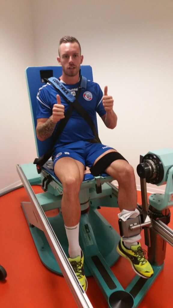 Tests isocinétiques de pré saison pour les pros du RC Strasbourg Alsace au CMSM.