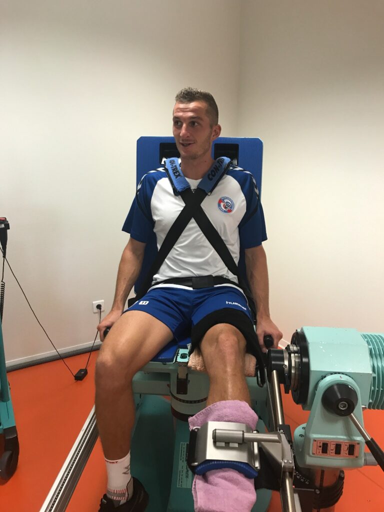 Tests isocinétiques de pré saison pour les pros du RC Strasbourg Alsace au CMSM.