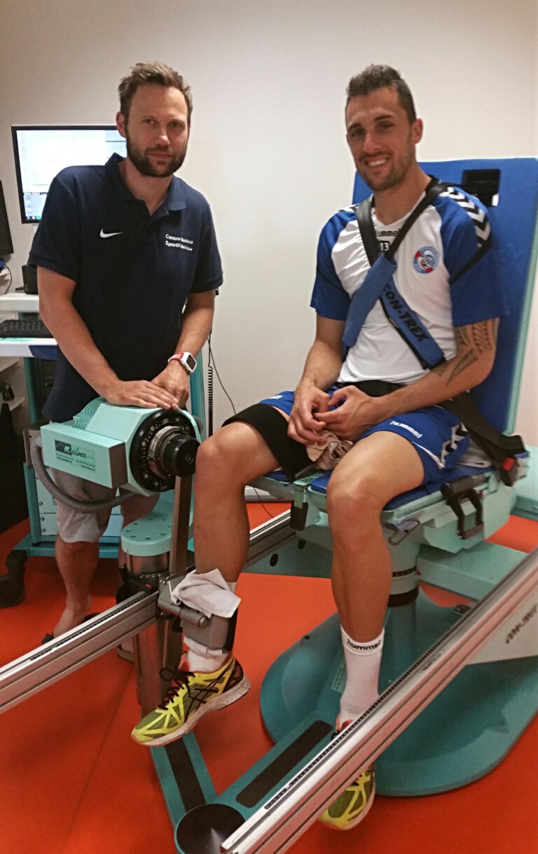 Tests isocinétiques de pré saison pour les pros du RC Strasbourg Alsace au CMSM.
